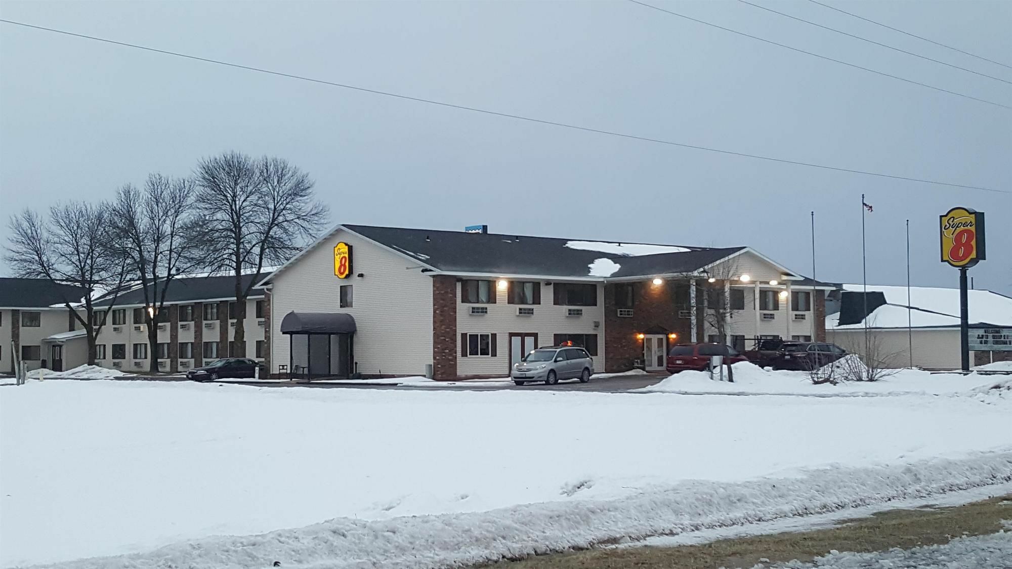 Super 8 By Wyndham Plover Stevens Point Area Esterno foto