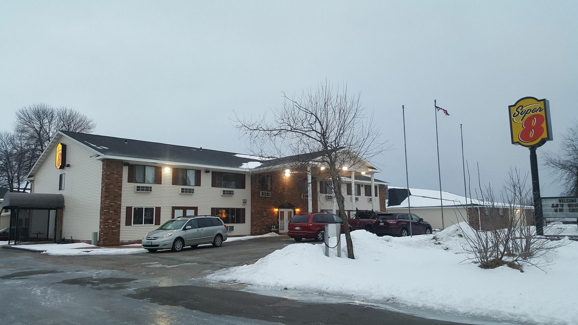 Super 8 By Wyndham Plover Stevens Point Area Esterno foto